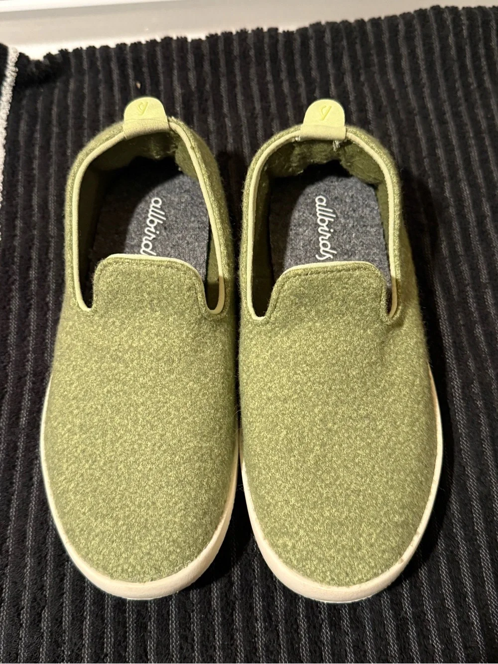 allbirds Kids Green Slip-On Wool Slippers. Y1